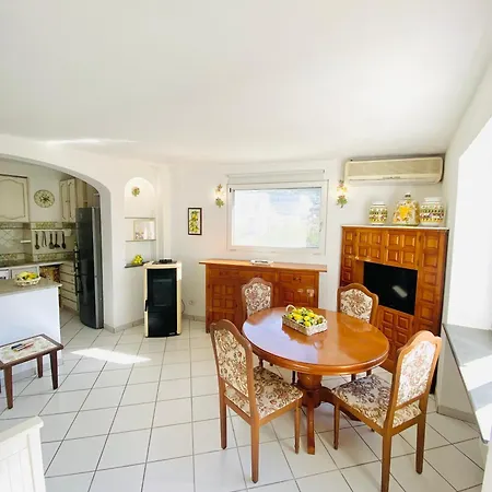 Casa Pippo 1 بيت للعطل